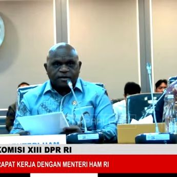 Pigai Pamer Prestasi Kementeriannya ke DPR