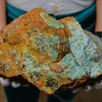 Merdeka Battery Catat Cadangan Nikel Naik 48 Persen