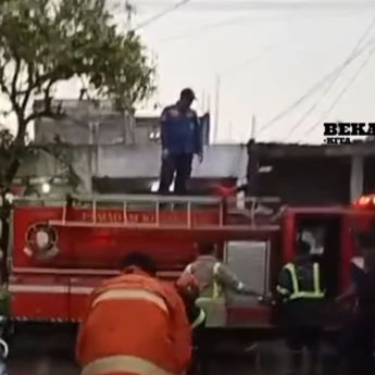 VIDEO: 4 Rumah Ludes Terbakar di Bekasi