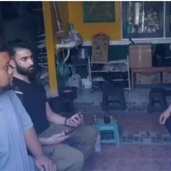 Geger WNA Ngamuk Acungkan Pisau di Ciputat