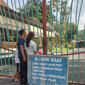 Gerbang Pendopo Tulungagung Masih Tertutup Usai OTT KPK, Warga Kecewa