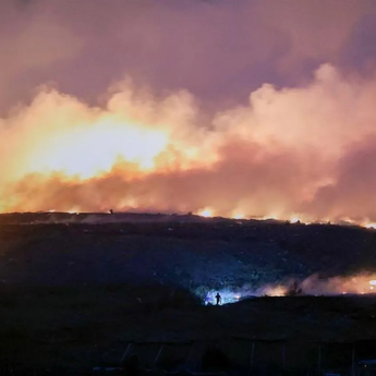 Kabut Asap Selimuti Metro Manila Akibat Kebakaran TPA