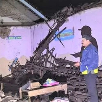 Bangunan SDN 2 Bendo Magetan Roboh Usai Diguyur Hujan Deras