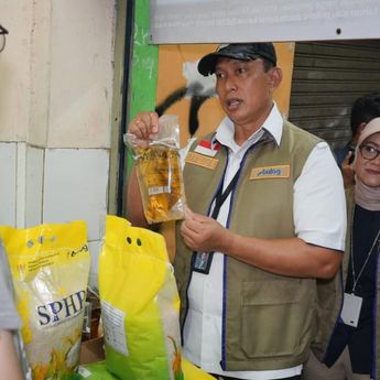 Dirut BULOG Sidak Pasar-pasar di Jakarta, Pastikan Ketersediaan Minyakita dalam Kondisi Aman