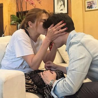 Tamara Bleszynski Bagikan Momen Teuku Rassya Sungkeman