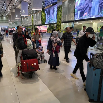 Kemlu Evakuasi 45 WNI dari Iran, Pemulangan Dilakukan Bertahap hingga 16 April