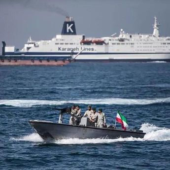 Lebih dari 20 Kapal Tetap Melintas di Selat Hormuz Meski Ada Blokade