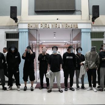 Imigrasi Bogor Deportasi 13 WN Jepang Terlibat Penipuan Daring dari Sentul