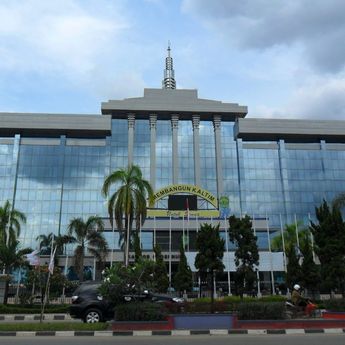 Istri Pamen Polri Pimpin Demo Gubernur-DPRD Kaltim