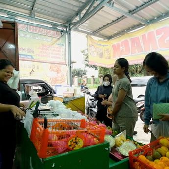 MBG Buat Pesanan Kios Buah Kecil Meluap, Kini Rekrut Pegawai dan Pekerja Lepas