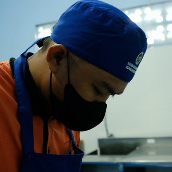 Dari Dapur MBG, Santri Yatim Ini Bisa Menopang Ekonomi Keluarga