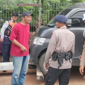 VIDEO. Penertiban Parkir Liar di Cipinang, Pemilik Mobil Adu Mulut dengan Petugas
