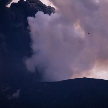 Status Waspada! Badan Geologi Ingatkan Bahaya Gas Vulkanik di Gunung Marapi