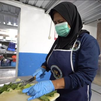 Dari Dapur MBG, Sutarti Biayai Perjuangan Anak Lawan Kanker Tulang dan Cuci Darah