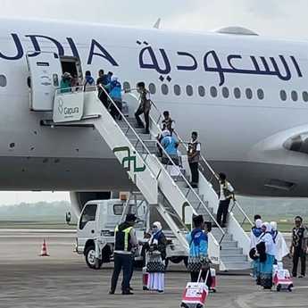 Cuaca Berkabut Tunda Keberangkatan Kloter Pertama Haji Embarkasi Palembang