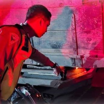 Mahasiswa Tewas Usai Motornya Tabrak Truk Parkir