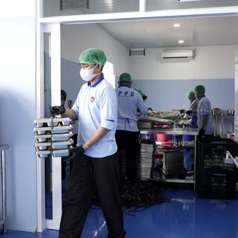 Dapur MBG di Tangerang Libatkan 11 Napi Jadi Relawan Pencuci Ompreng