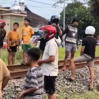Bocah 12 Tahun Tewas Dihantam Kereta Api di Sragen