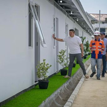 Seskab Teddy Sebut Hunian Baru Penghuni Pinggir Rel Senen Sudah Jadi