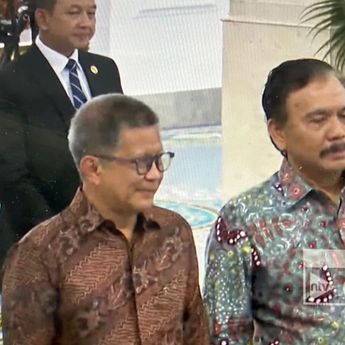 Saat Isu Reshuffle Kabinet, Rocky Gerung dan Jumhur Terlihat Datangi Istana
