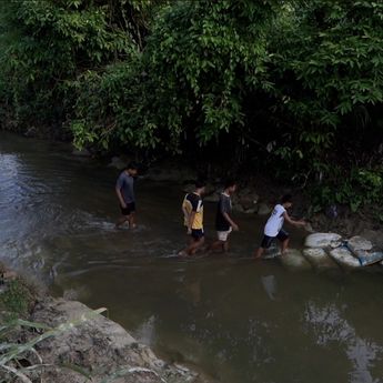 Sempat Terisolir, Jembatan Gantung Nglebur Blora Buka Akses Pendidikan dan Ekonomi Warga
