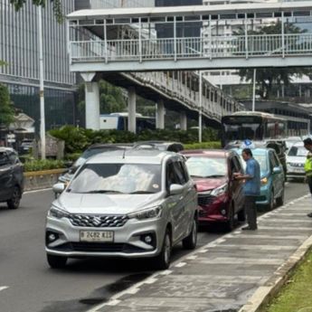 Kecelakaan Beruntun 4 Mobil di Sudirman Semanggi, Arah Bundaran Senayan Macet