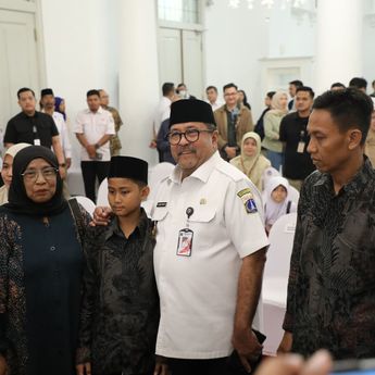 Serahkan Santunan Korban Kecelakaan Kereta di Bekasi, Rano: Bantuan Ini Tak Bisa Gantikan Kehilangan