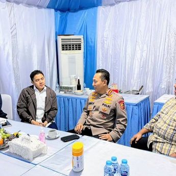 Momen Kapolri dan Seskab Temui Pimpinan Buruh di Monas Sebelum May Day