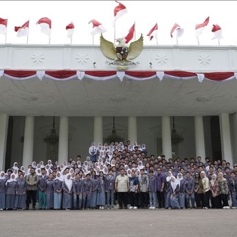 Momen Hangat Siswa Jawa Barat Bertemu Prabowo di Istana: Saranghae, Rakyatmu Mencintaimu!