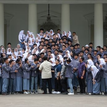 Ratusan Pelajar Masuk Istana, Prabowo Disambut Riuh dan Penuh Haru