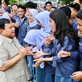 Momen Prabowo Sapa Ratusan Siswa Jawa Barat di Istana