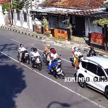 Pemotor Tiba-tiba Pingsan di Lampu Merah Wonosari