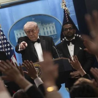 Trump Ancam Ledakkan Siapa pun yang Dekati Uranium Iran