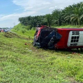 Bus Halmahera Terbalik di Tol JMKT Sergai, 4 Penumpang Tewas