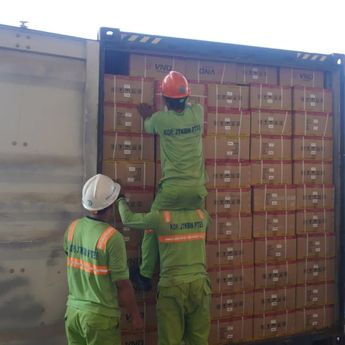 KPK Sita Kontainer Suku Cadang Impor di Pelabuhan Tanjung Emas