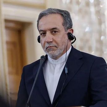 Menlu Iran Akui Ada Ranjau di Selat Hormuz