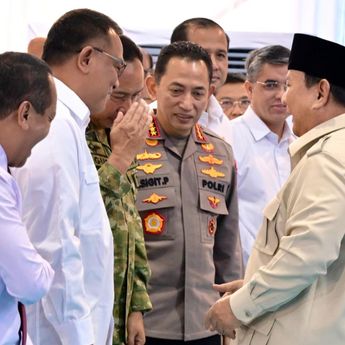 Momen Panglima TNI Dampingi Presiden RI Pada Kegiatan Penyerahan Hasil Kerja Satgas PKH