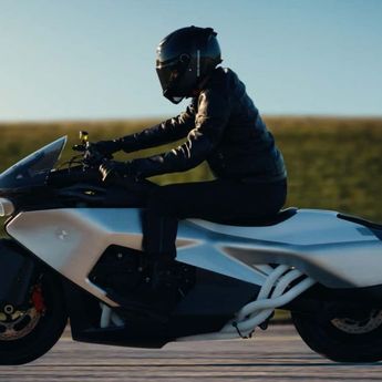 BMW Vision K18: Motor Bagger Futuristik Bermesin 1.800cc yang Disebut Bak Roket Jalanan
