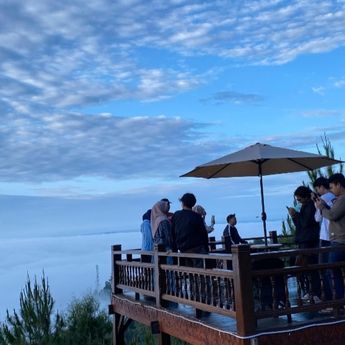 Toraja Utara Punya Negeri di Atas Awan To'Tombi