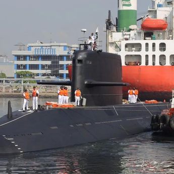 Tiga Kapal Perang Pakistan Bersandar di Jakarta, Ada Kapal Selam
