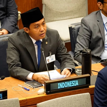 Menhut Raja Juli Antoni Tekankan Konservasi Didahulukan sebelum Pariwisata