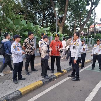 Pemprov DKI Tertibkan Juru Parkir Liar di Blok M, 13 Orang Diamankan