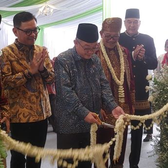Pesan Penting Mendikdasmen Usai Resmikan Sekolah Bakti Mulya 400 Depok