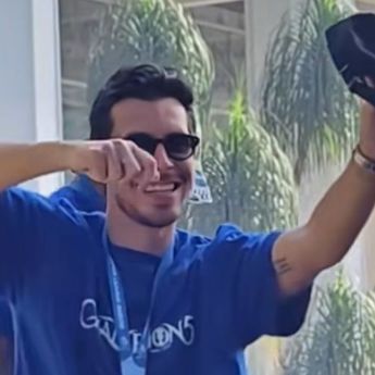 Thom Haye Joget di Perayaan Juara Persib Bandung Bareng Bobotoh
