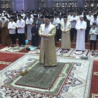 Gibran Salat Idul Adha di Istiqlal, Datang Bersama Jan Ethes