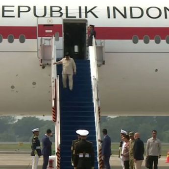 Prabowo Tiba di Halim Usai Lawatan ke Prancis, Disambut Gibran dan Sejumlah Pejabat