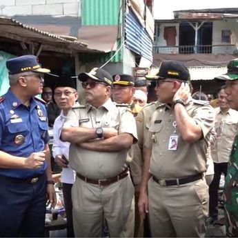 Rano Karno Tinjau Korban Kebakaran Kemayoran, Pastikan Kebutuhan Pengungsi Terpenuhi