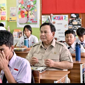 Prabowo Tinjau Program MBG di SMPN 111 Jakarta