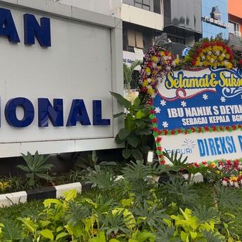 Karangan Bunga Berjejer di Kantor BGN Usai Pergantian Pimpinan