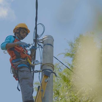 149 Keluarga di Noemuke NTT Kini Nikmati Listrik PLN 24 Jam, Membuka Harapan Baru bagi Pendidikan dan Ekonomi Warga